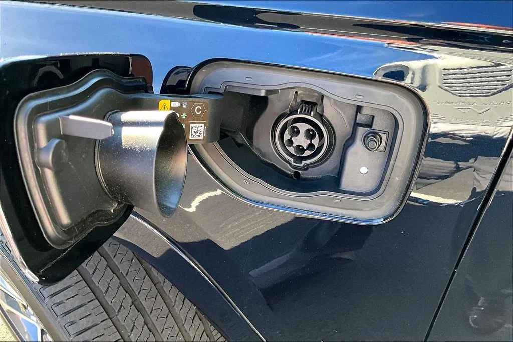 Used 2024 Black Jeep Overland 4xe image 26