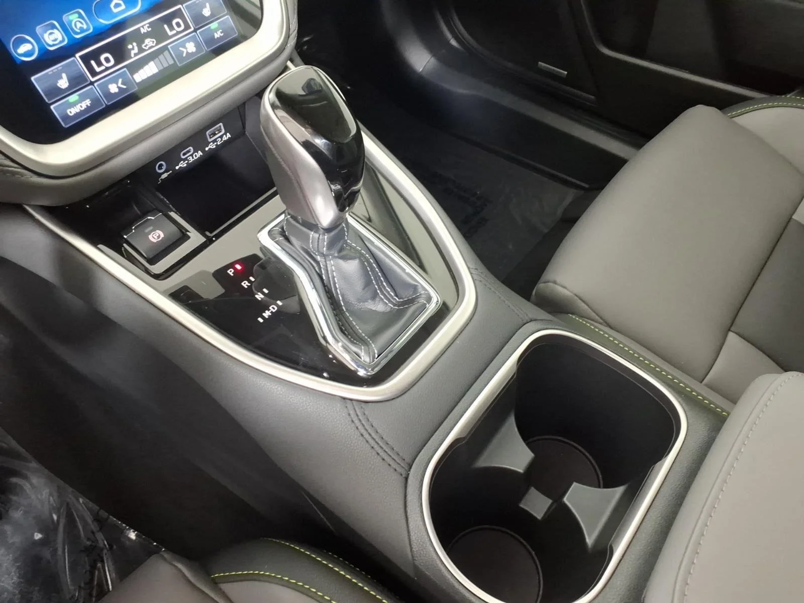 Certified Used 2025 Crystal White Pearl Subaru Onyx Edition image 10