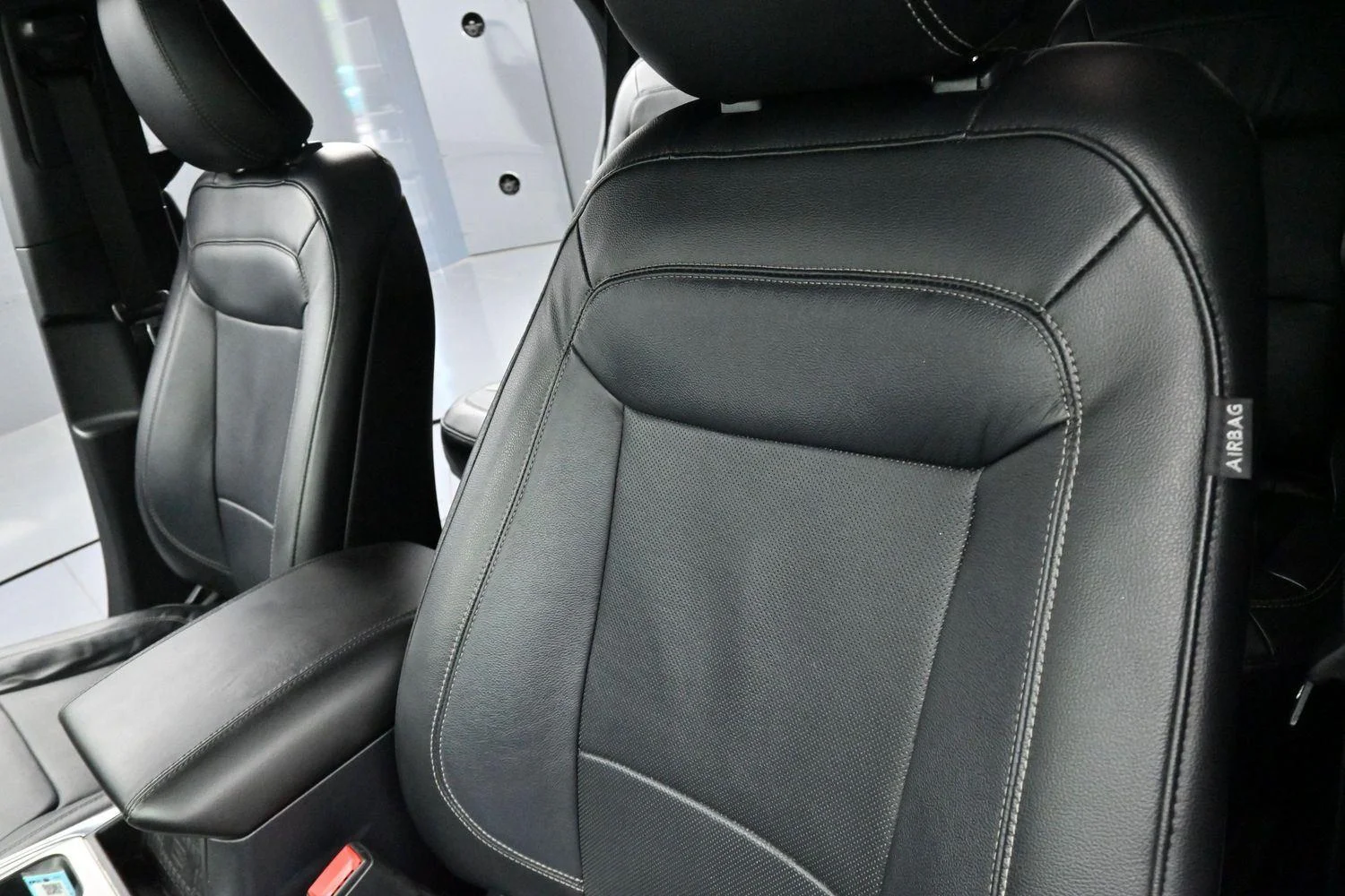 Used 2020 Magnetic Ford Limited image 17