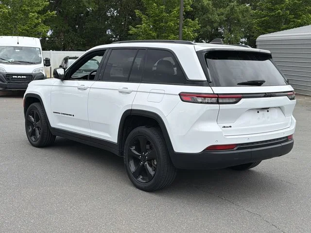 Used 2023 White/off-white Jeep Altitude X image 11