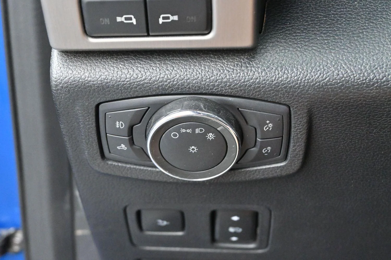 Used 2021 Velocity Blue Ford Platinum image 29