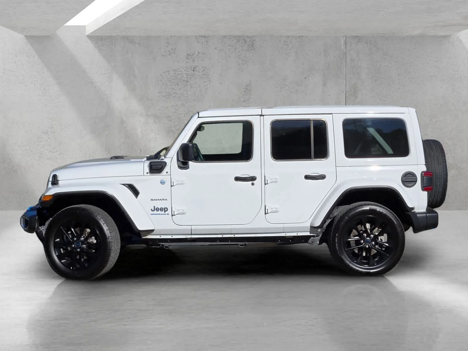 Used 2024  Jeep Sahara image 7
