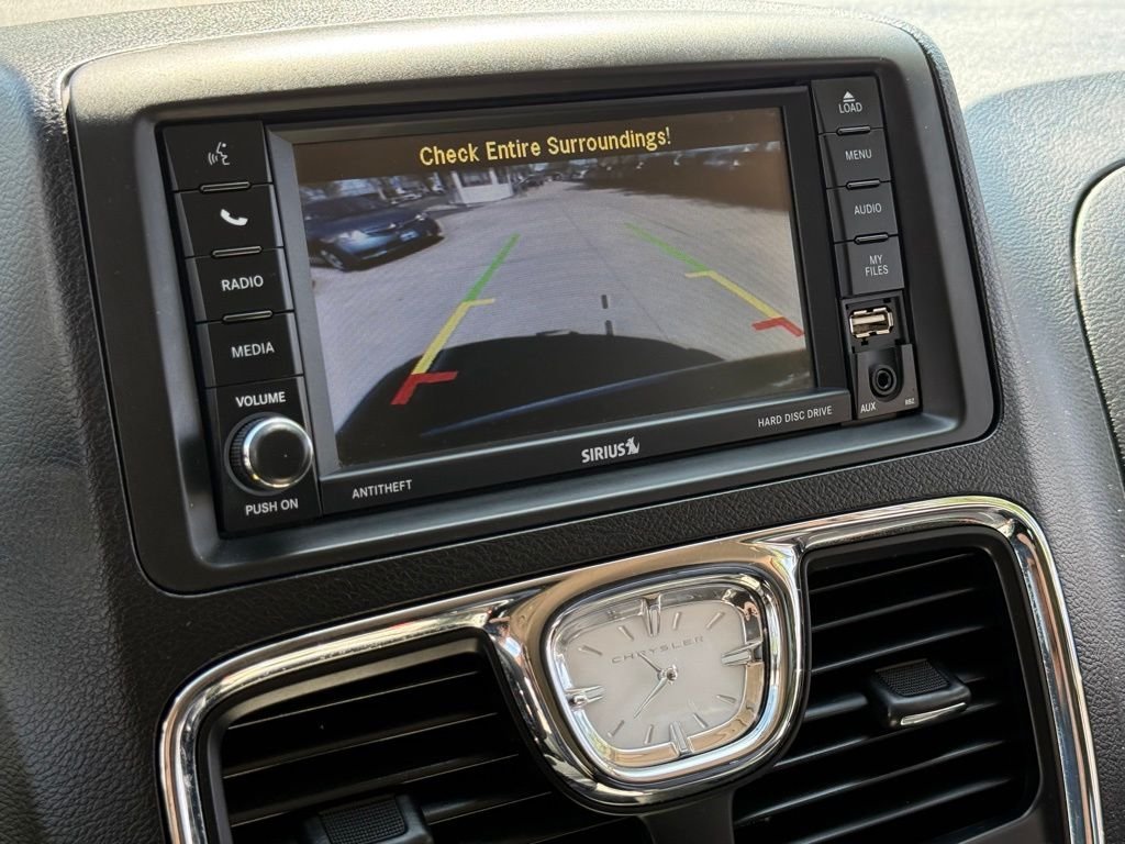 Used 2014 Brilliant Black Crystal Pearlcoat Chrysler Touring image 21