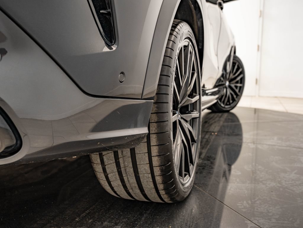 Used 2021 Black Sapphire Metallic BMW M50i image 52