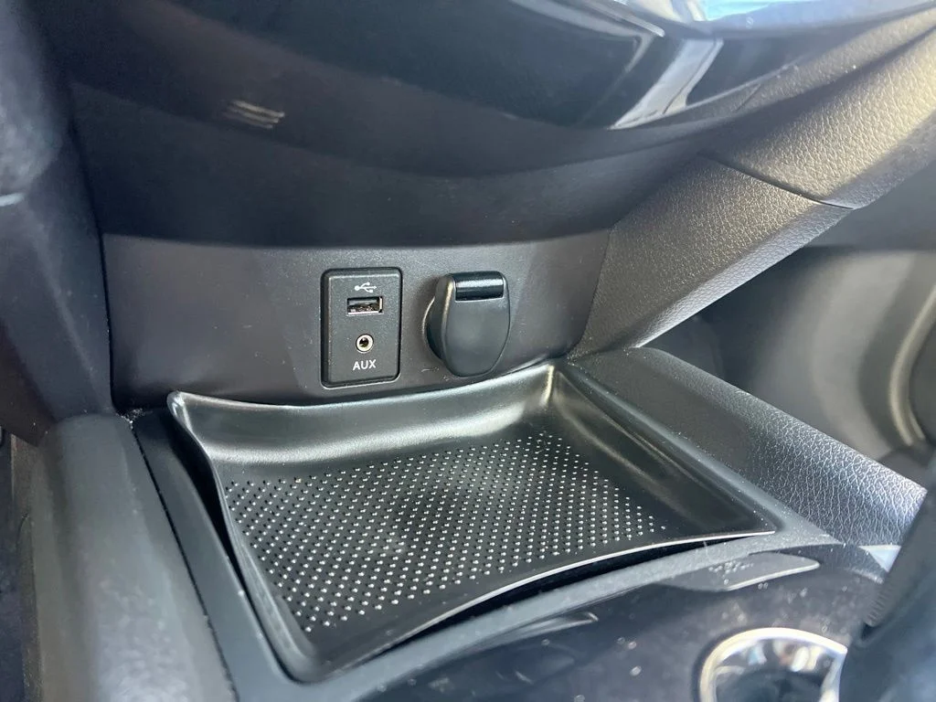 Used 2016 White Nissan SV image 31