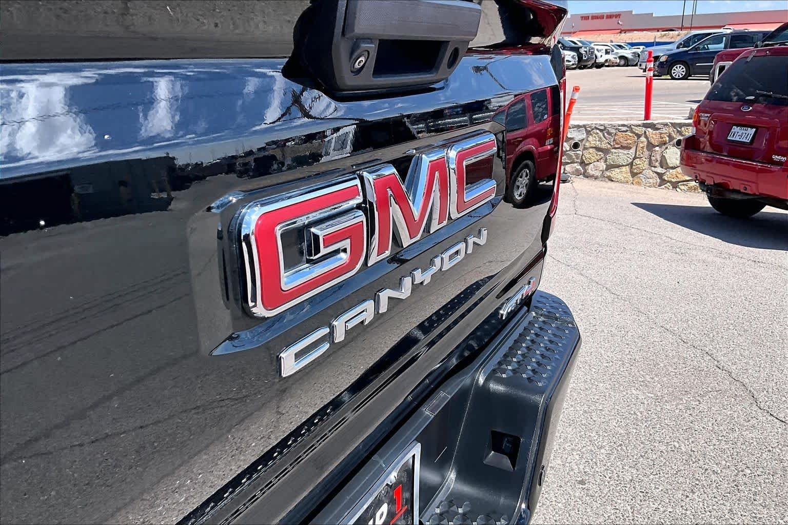 Used 2023 Onyx Black GMC 4WD AT4 image 30
