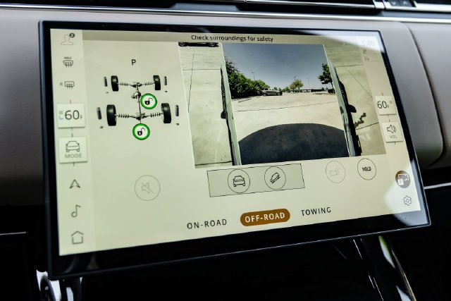 New 2027 Fuji White Land Rover Dynamic SE image 31