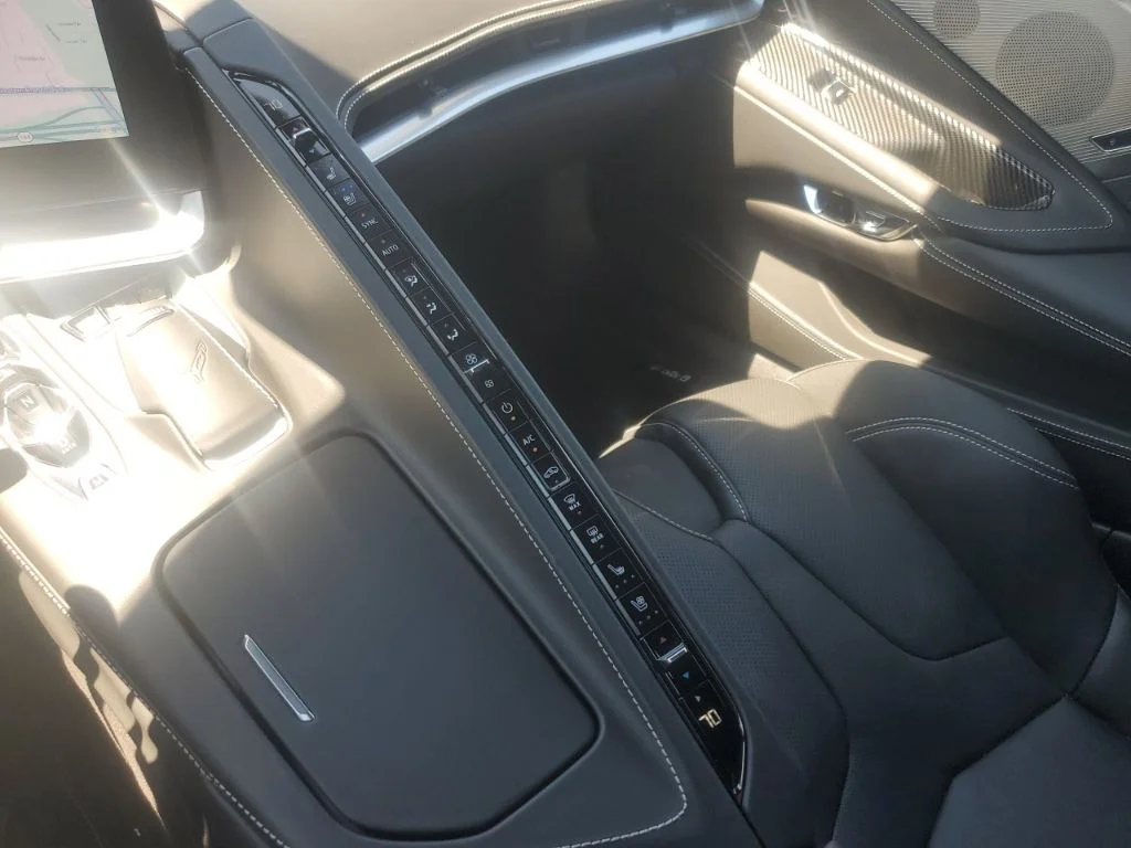 Used 2025 White Chevrolet Z06 image 25