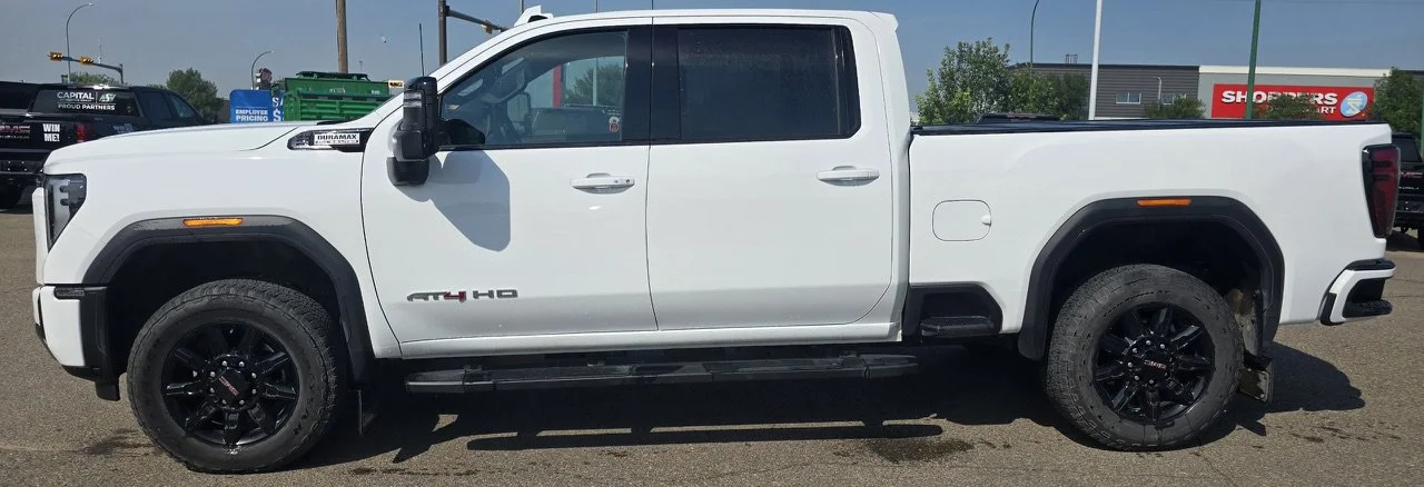 Used 2024 White GMC AT4 Crew Cab image 2