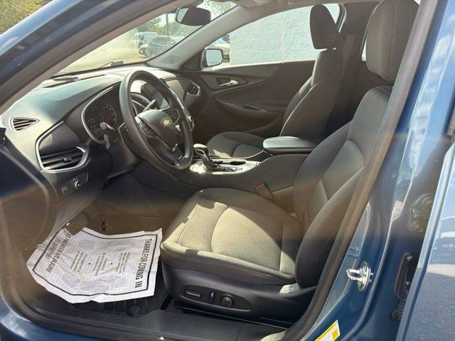 Used 2024 Lakeshore Blue Metallic Chevrolet LT image 13