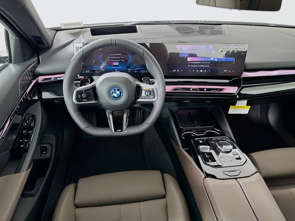 New 2027 Mineral White Metallic BMW 550e xDrive image 19