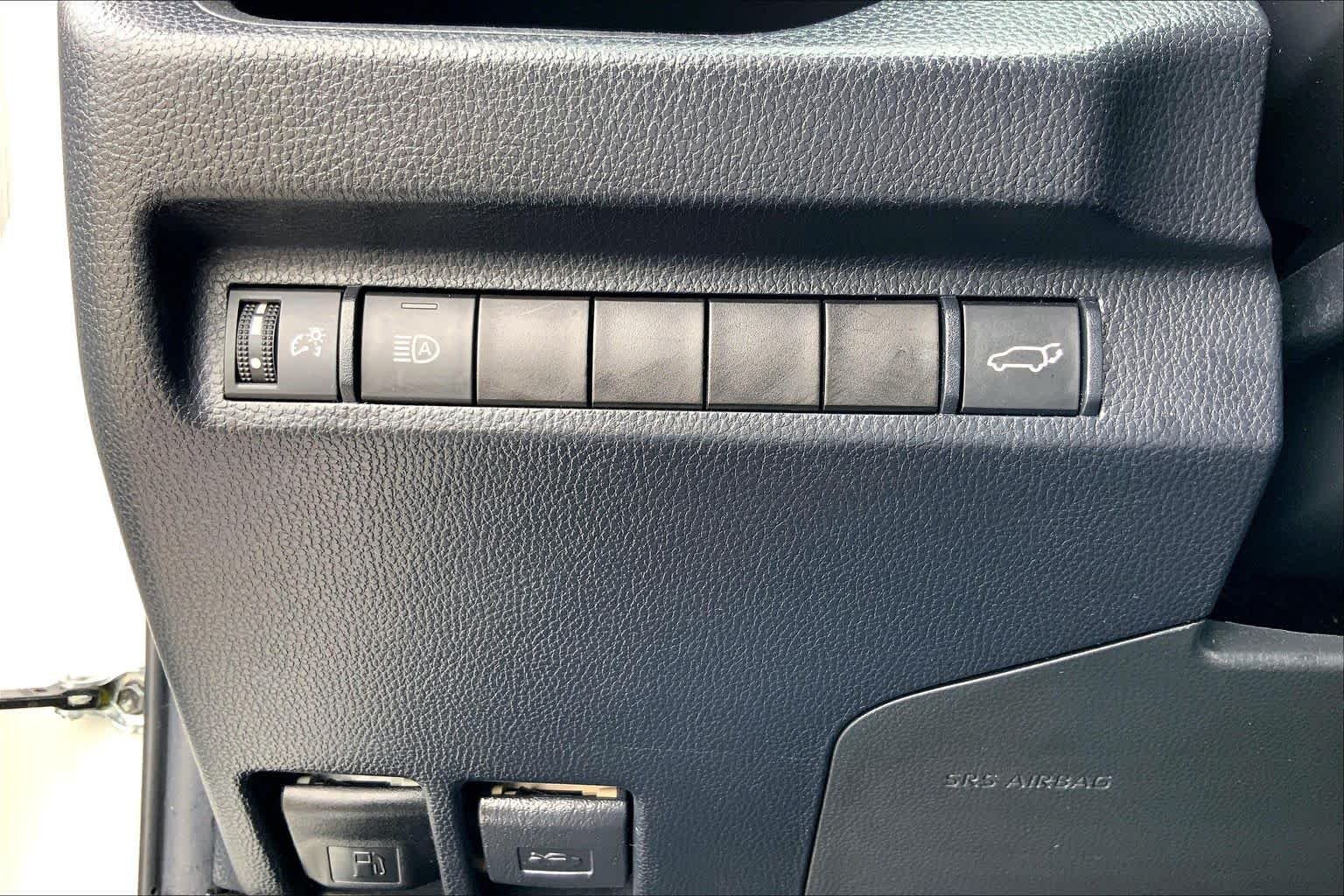Used 2023 Wind Chill Pearl Toyota XLE Premium image 33