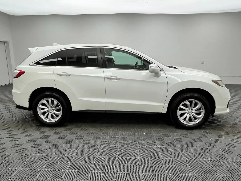 Used 2018  Acura Base image 8
