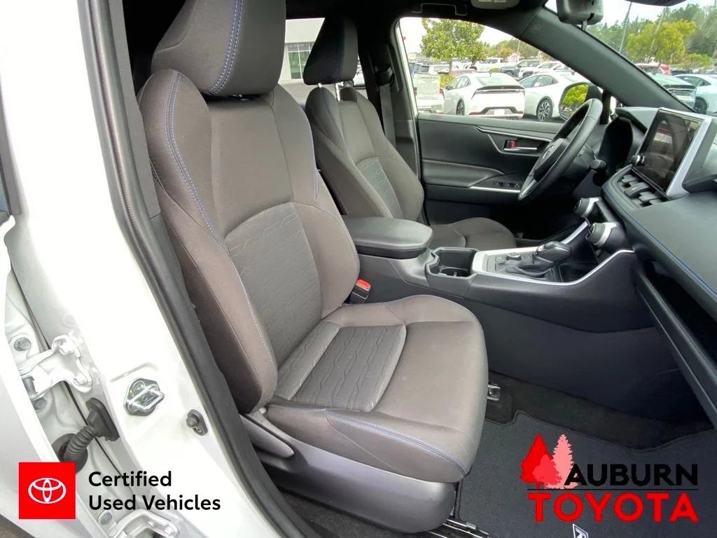 Used 2025 Ice Cap Toyota SE image 17