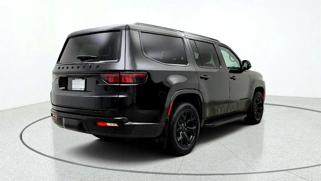 Used 2025 Diamond Black Crystal Pearlcoat Jeep Series II Carbide 4x4 w/ Rear Entertainment & 20