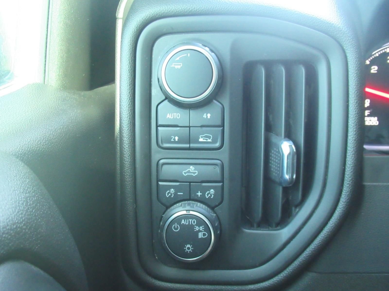 Used 2022 Black Chevrolet Custom image 22