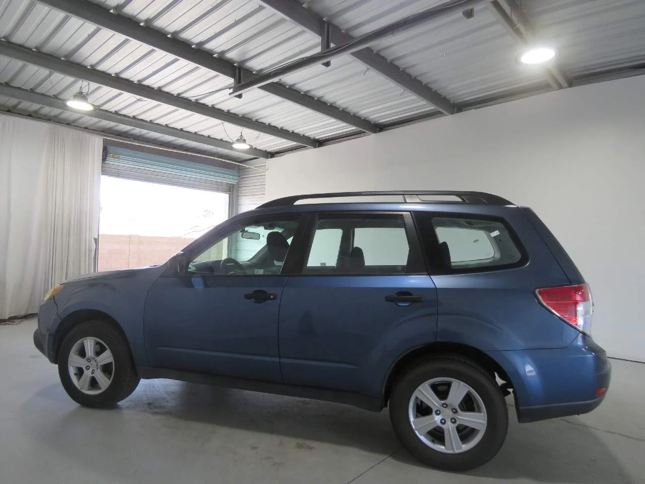 Used 2011 Marine Blue Pearl Subaru 2.5X image 8