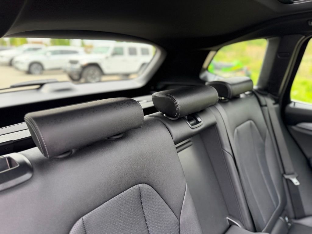 Used 2024 Gray BMW xDrive30i image 29