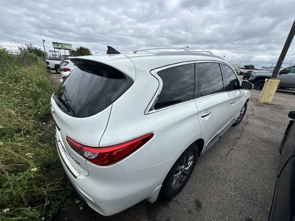 Certified Used 2014 White INFINITI Base image 15