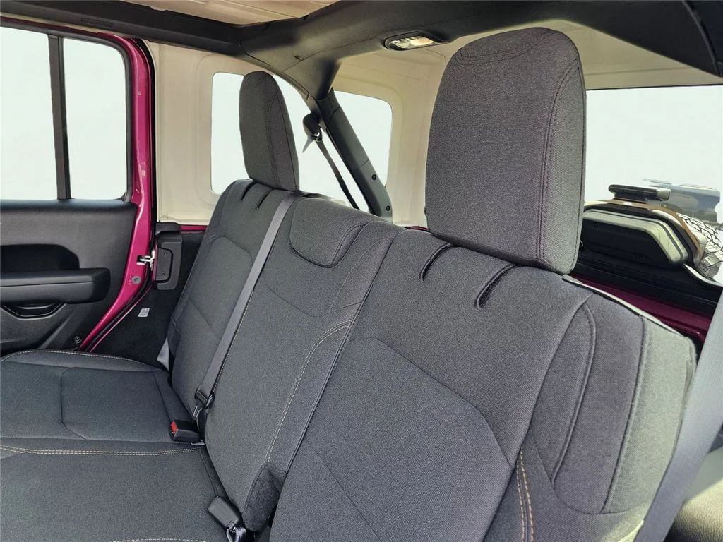New 2026 Tuscadero Pearlcoat Jeep Sport S image 32