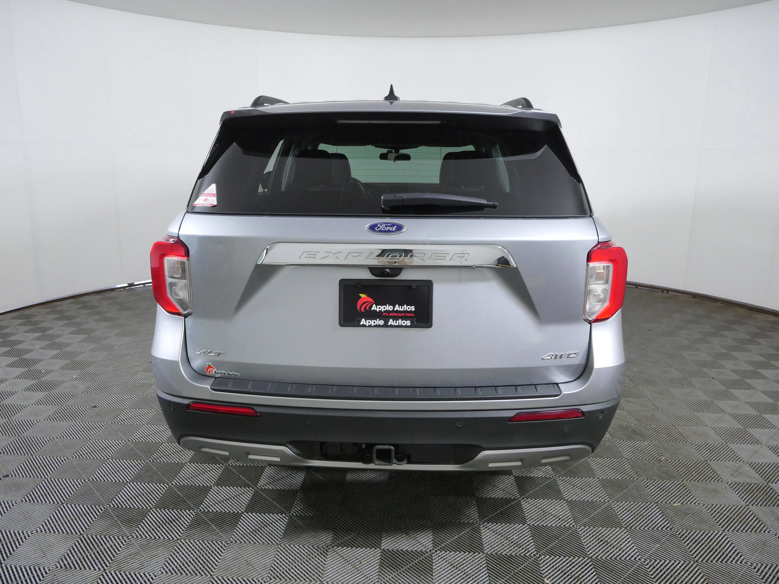Used 2024 Iconic Silver Metallic Ford XLT image 8