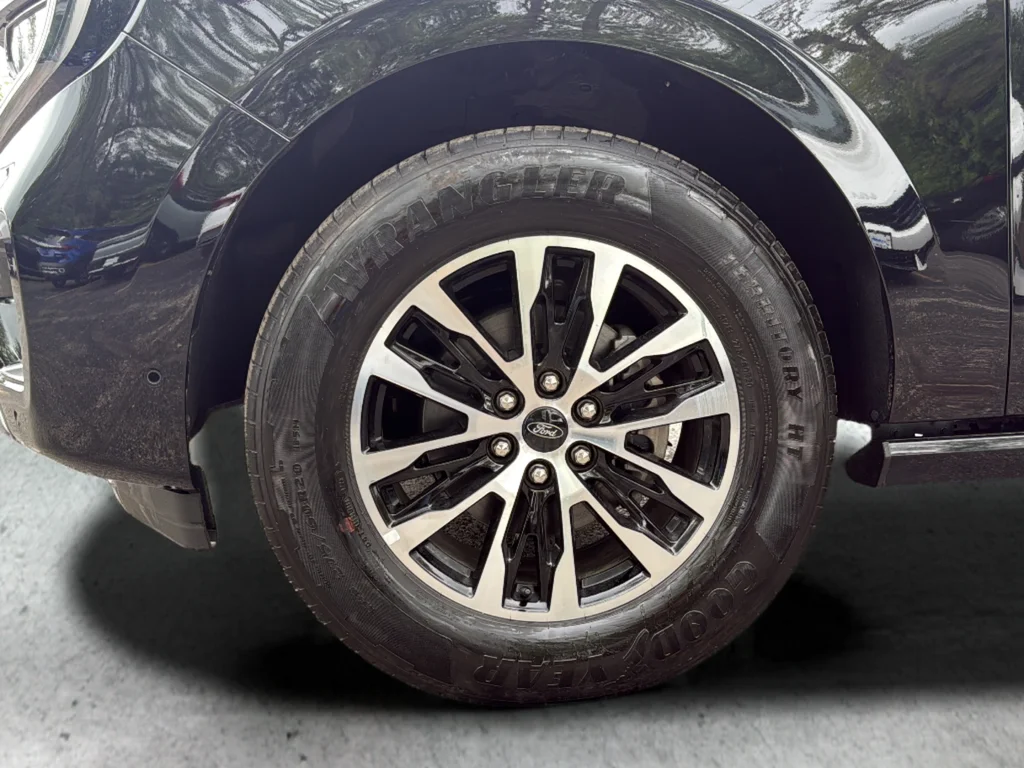 Used 2025 Black Ford Platinum image 28