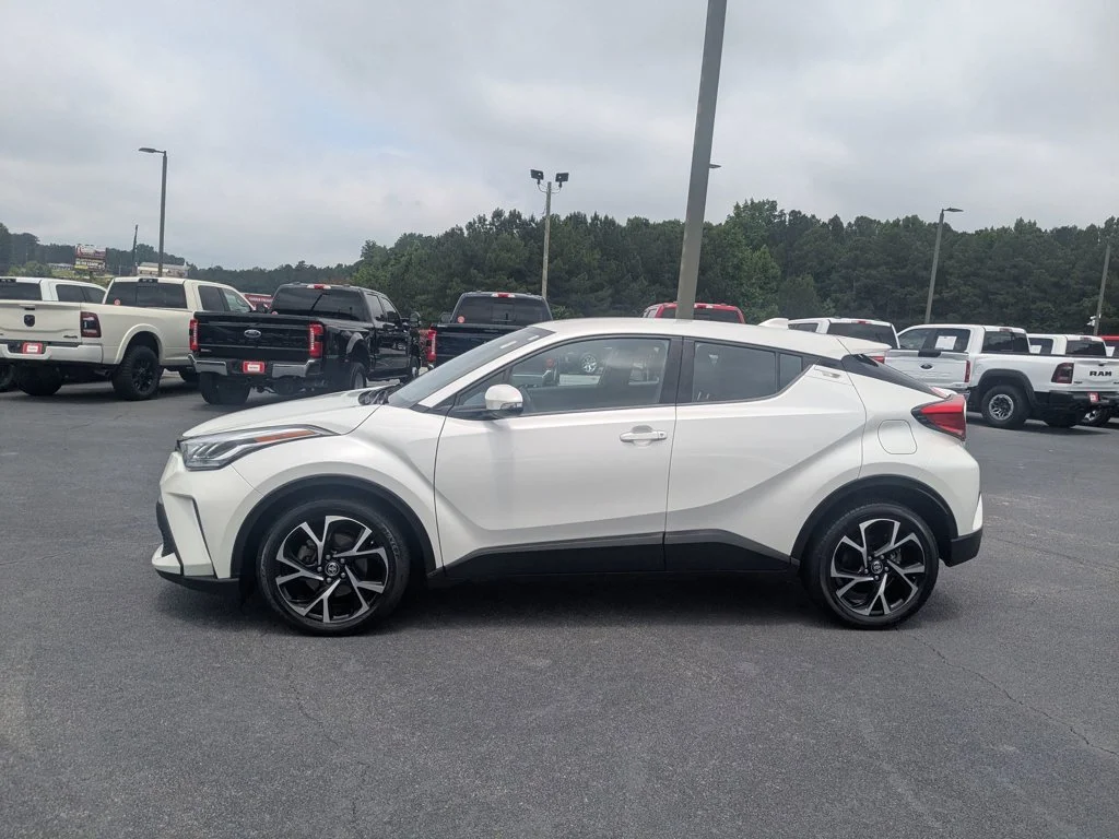 Used 2021  Toyota LE image 8