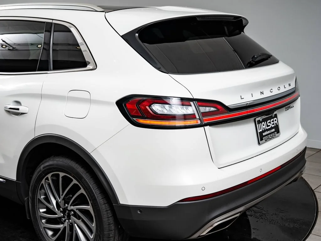 Used 2020 Pristine White Lincoln Reserve image 19