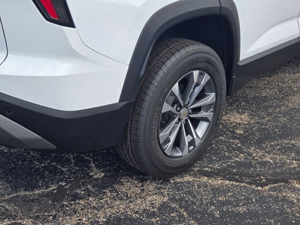 2027 Chevrolet Equinox LT - Photo 8