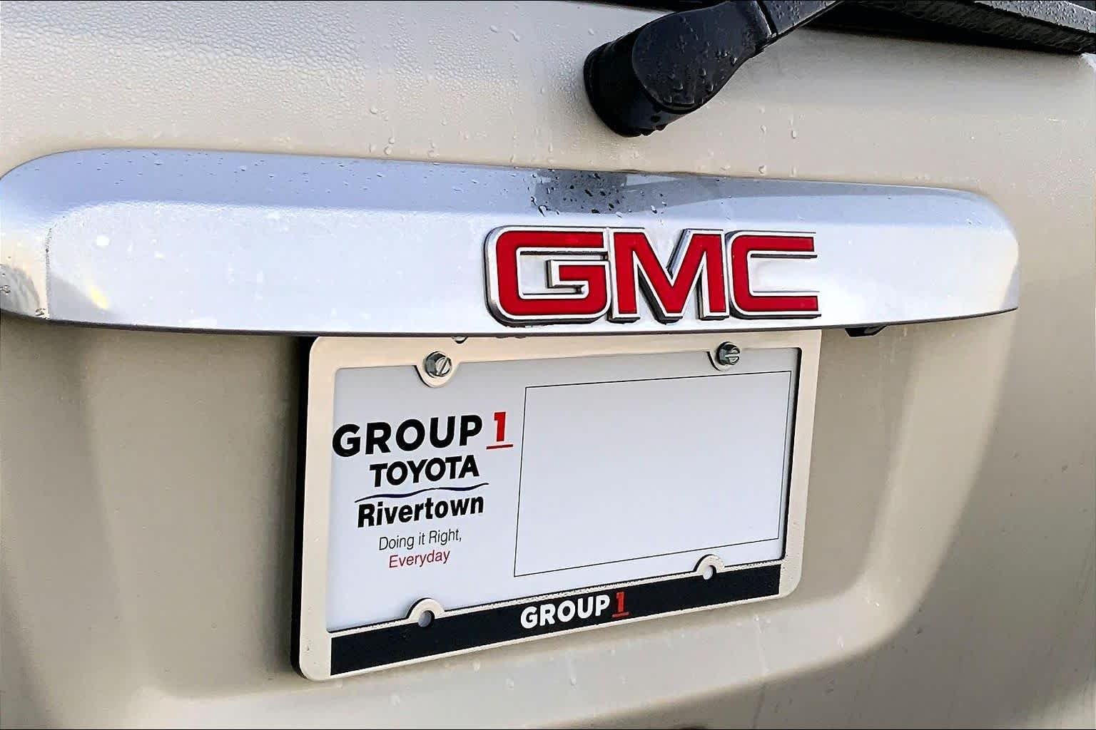 Used 2014 Champagne Silver Metallic GMC SLT image 8