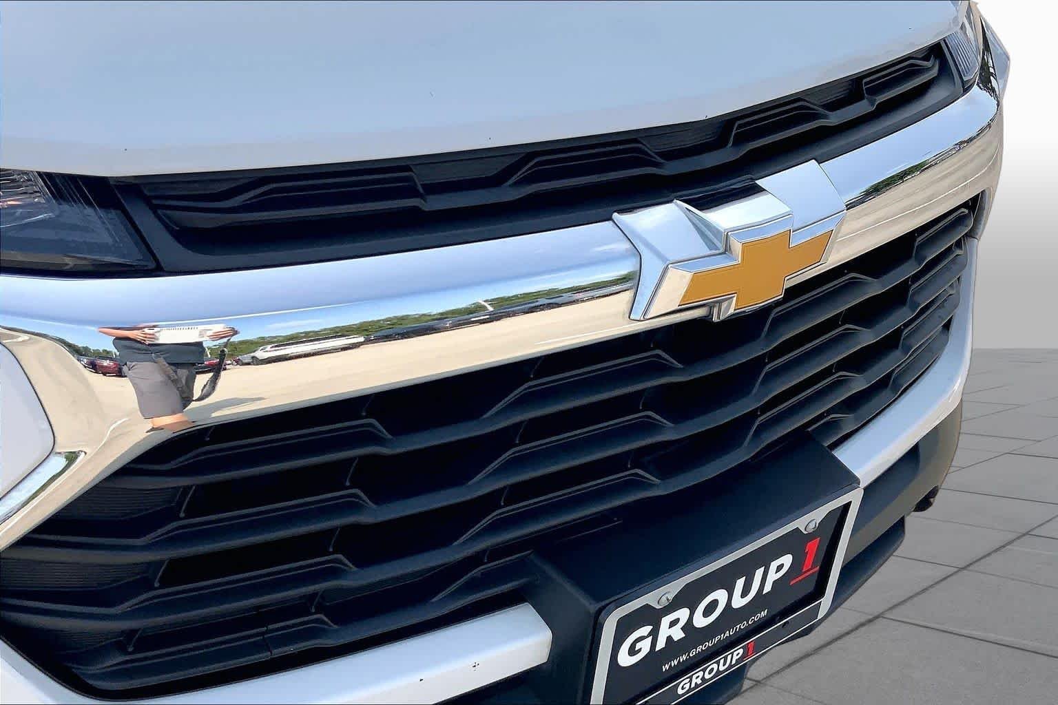 Used 2024 Summit White Chevrolet LS image 29