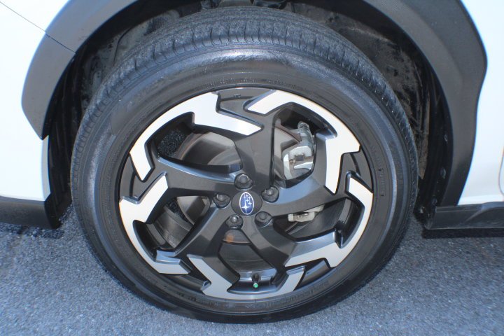 Used 2021 Crystal White Pearl Subaru Limited image 5