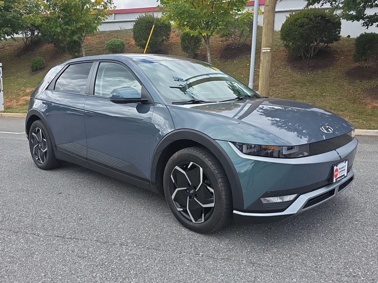 Used 2024 Digital Teal Hyundai SEL image 17