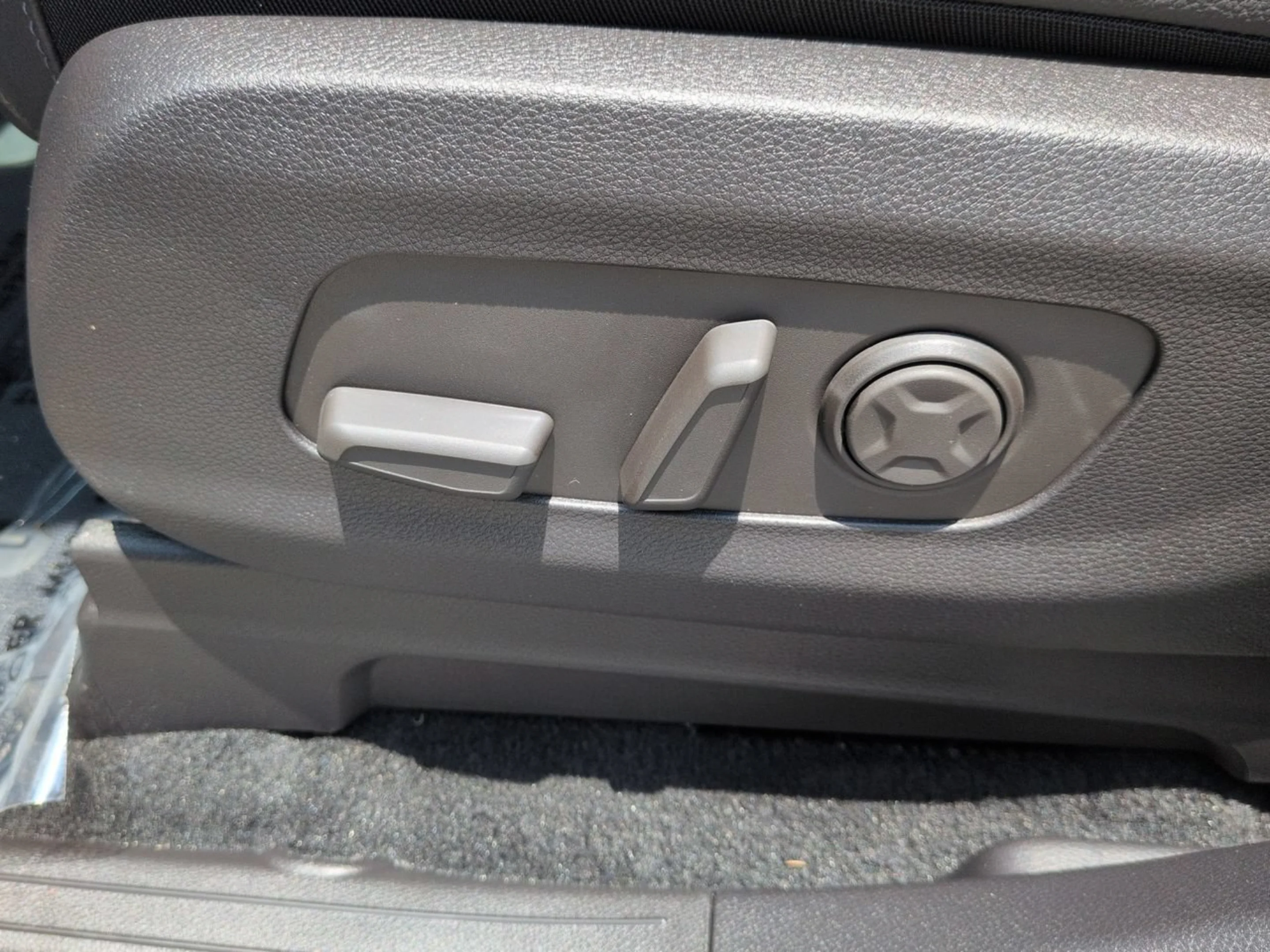 New 2027 Ivory Silver Kia SX Prestige image 31