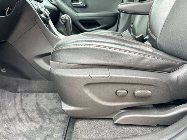 Used 2020 White Chevrolet LT image 26