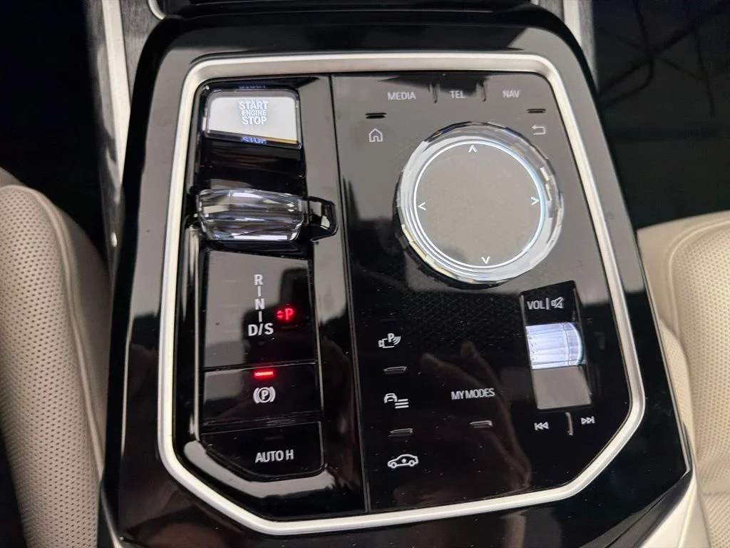 Certified Used 2023 Aventurin Red Metallic BMW 760i xDrive image 30