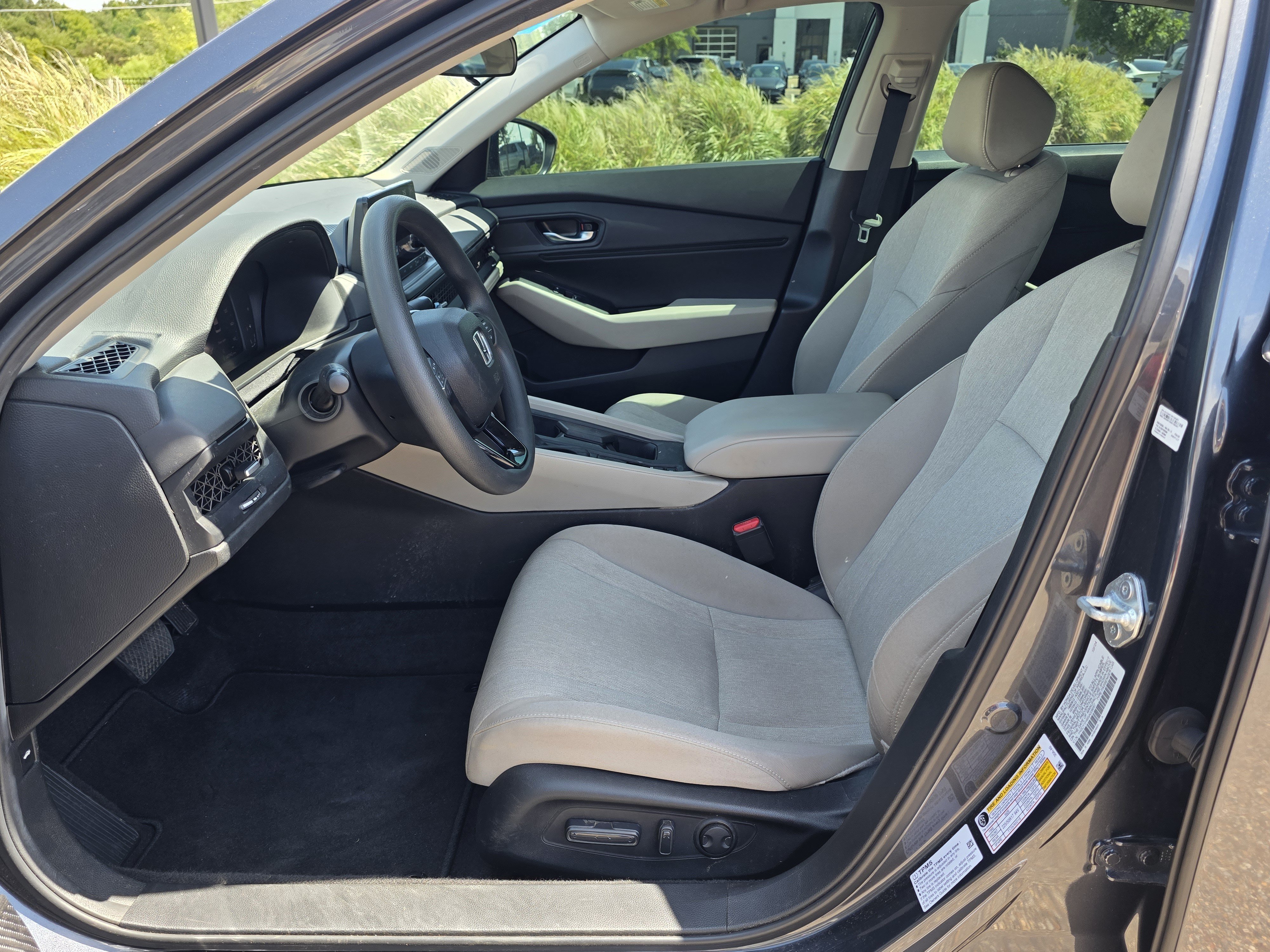 Used 2025 Urban Gray Pearl Honda SE image 18