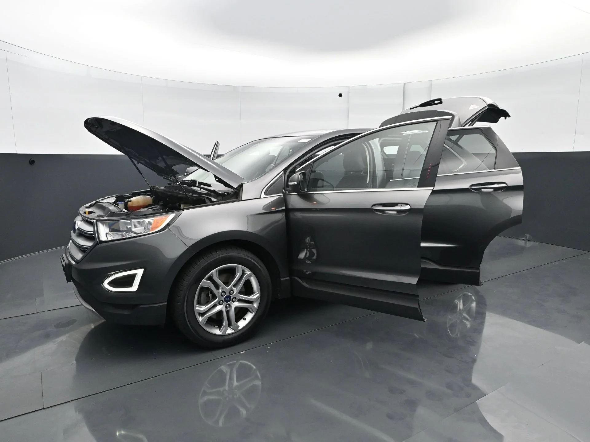 Used 2015  Ford 4D WAGON TITANIUM AWD image 29