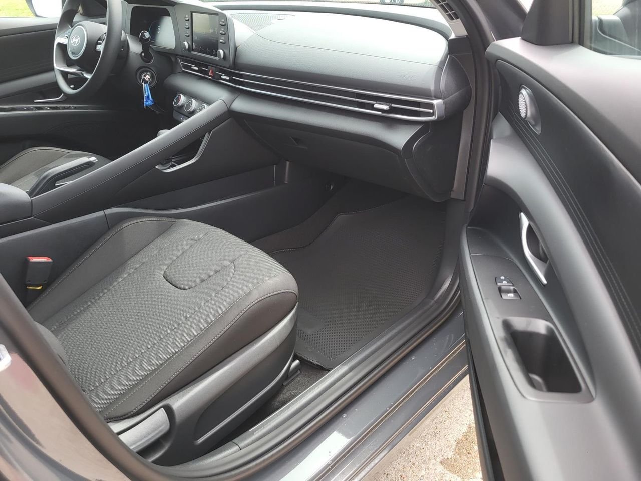New 2026 Ecotronic Gray Hyundai SE image 7