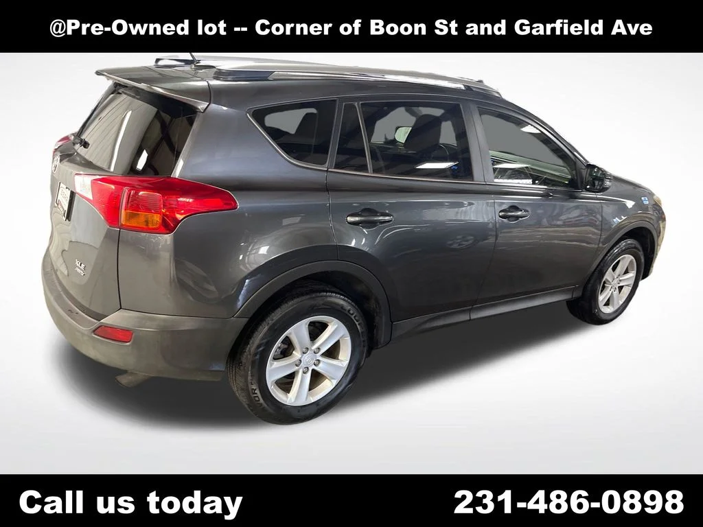 Used 2014 Gray Toyota XLE image 6