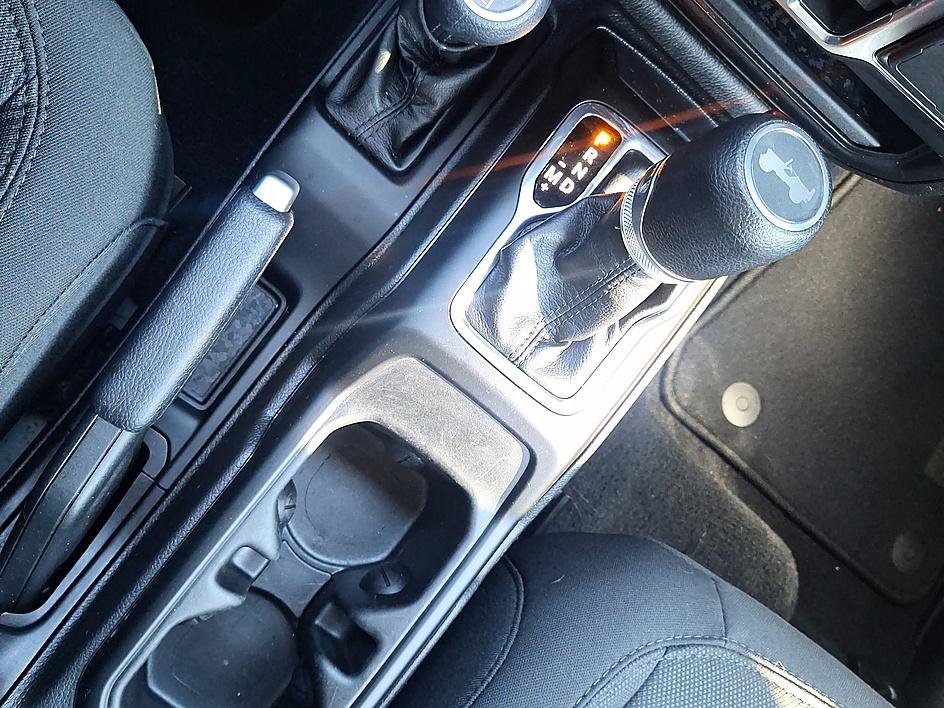 Used 2023 Earl Clearcoat Jeep Sport Altitude image 18