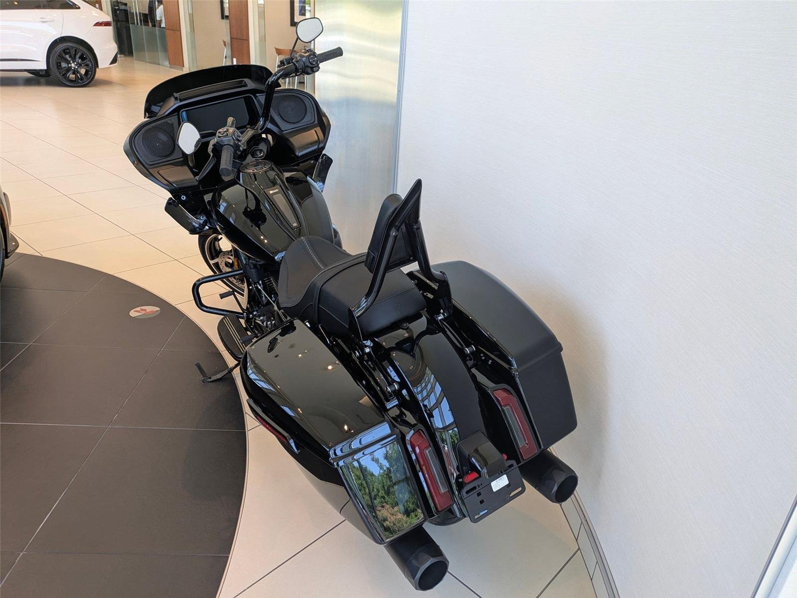 Used 2025 BLACK HARLEY DAVIDSON ROAD GLIDE image 6