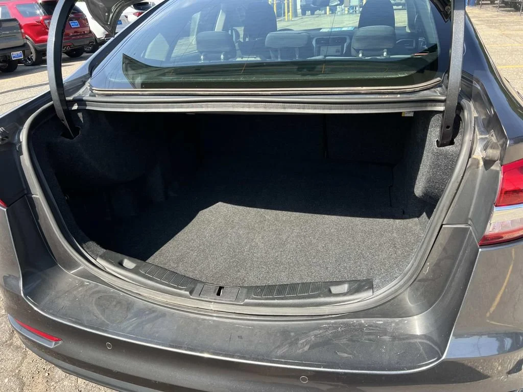 Used 2020 Gray Ford SE image 9