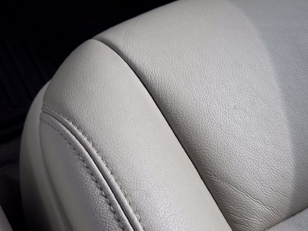Used 2020 Black Toyota XLE Premium image 28