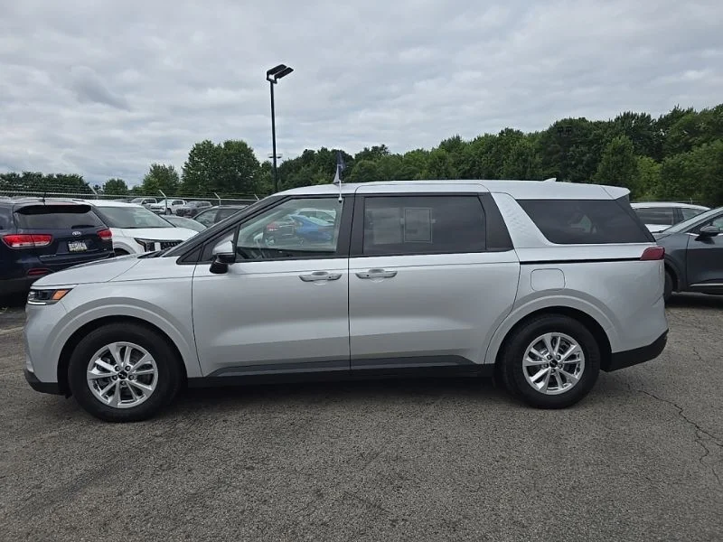 Used 2022 Silver Kia LXS image 4