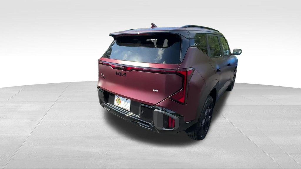 New 2027 Magma Red Matte Kia X-Line S image 5
