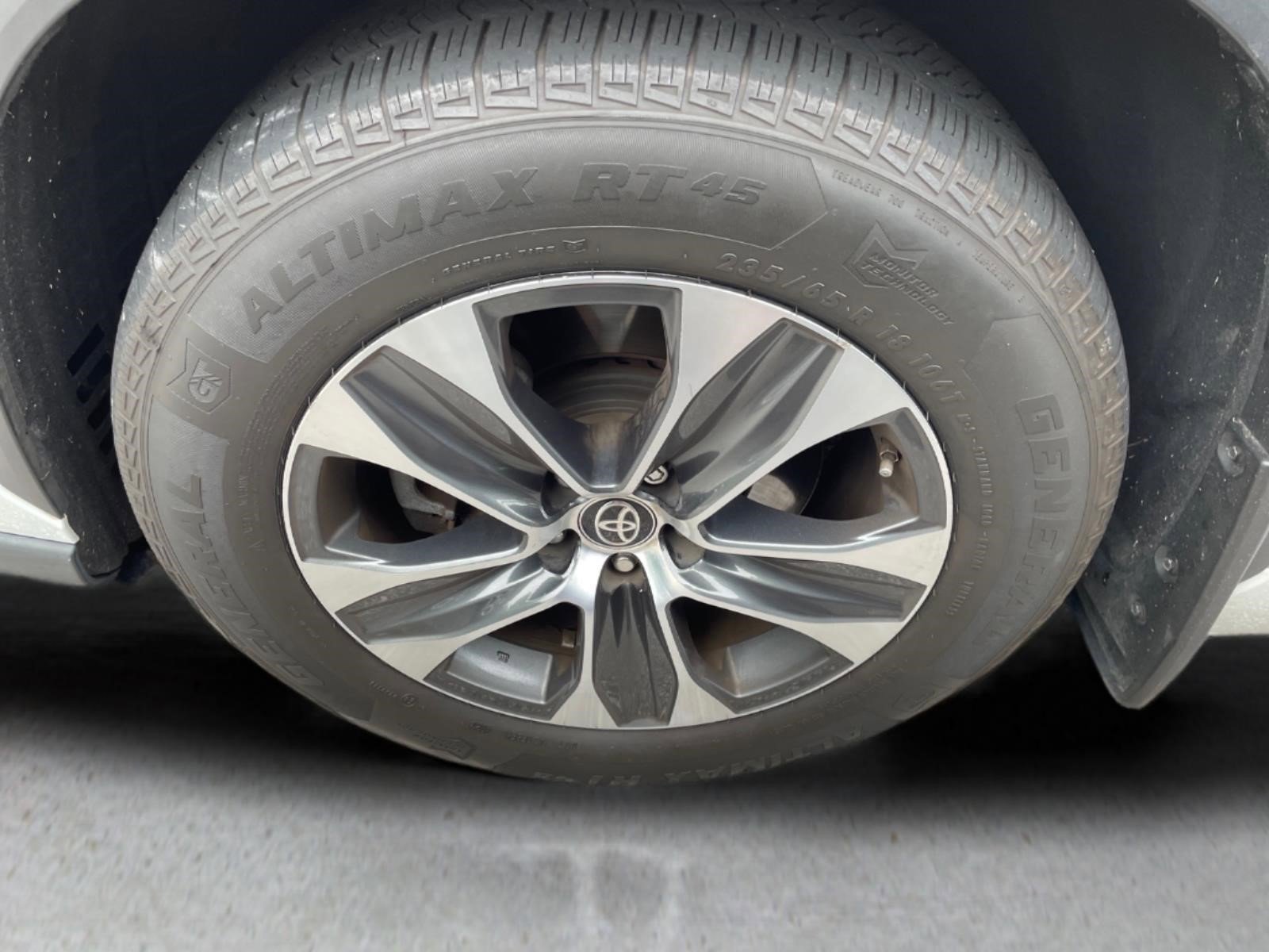 Used 2021 Blizzard Pearl Toyota XLE image 18