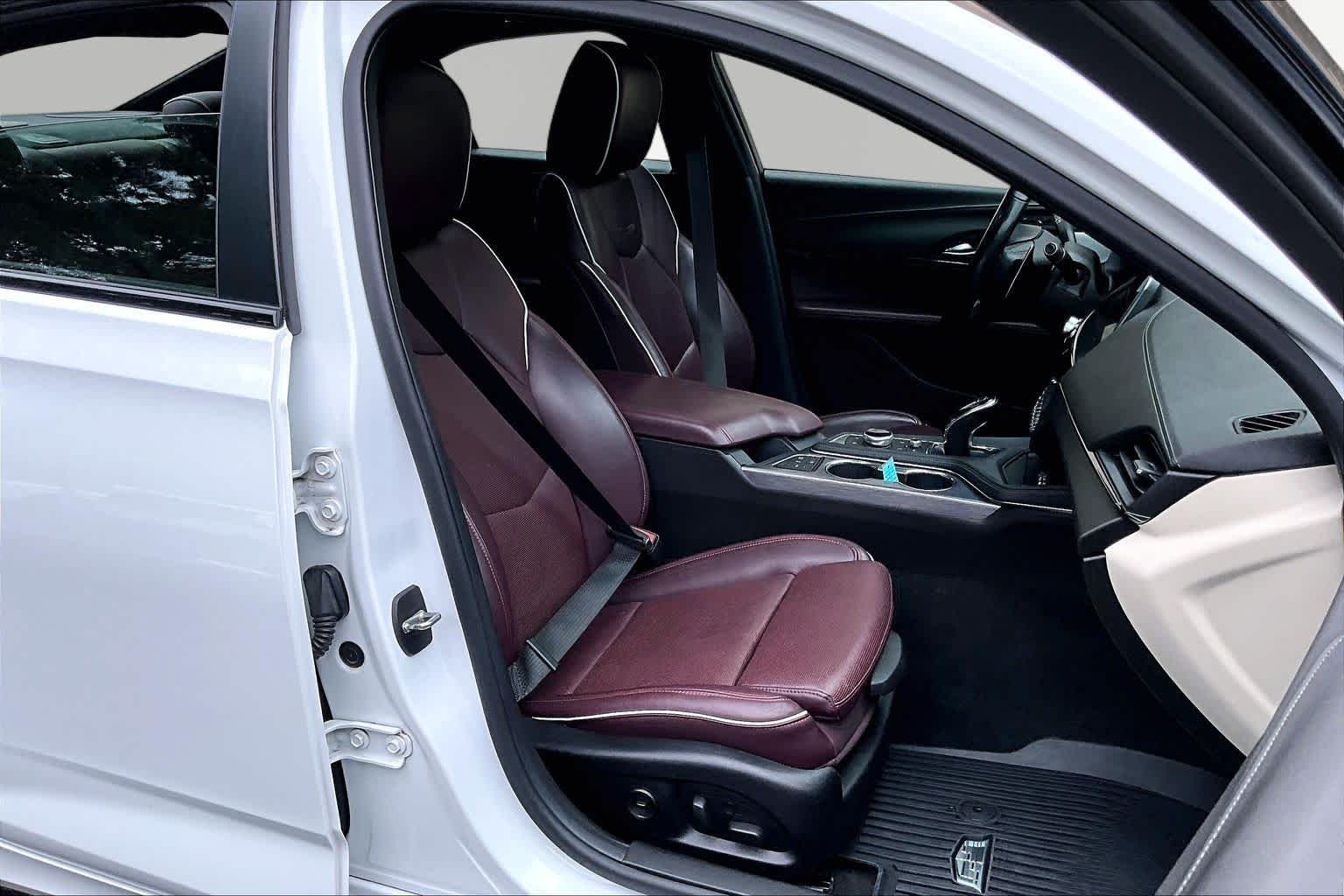 Used 2020 Summit White Cadillac V-Series image 9