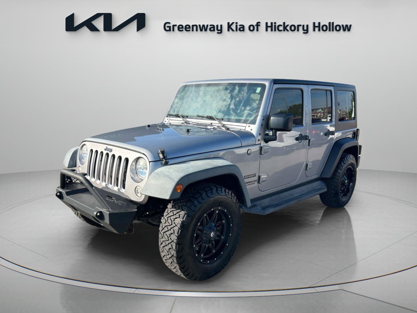 Used 2017 Billet Silver Metallic Clearcoat Jeep Sport image 3