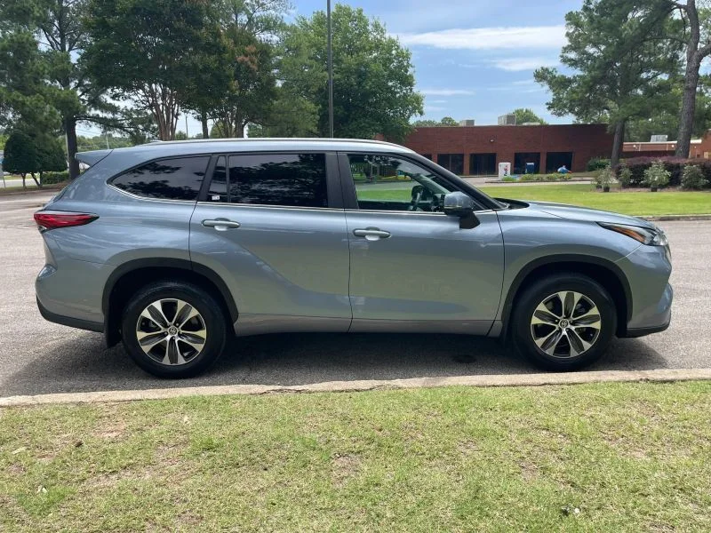 Used 2023  Toyota XLE image 7
